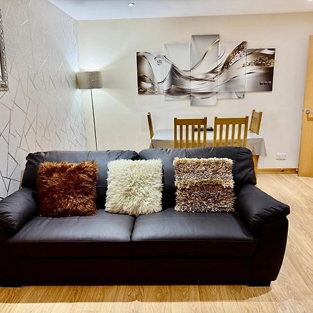 Azim And Suzi'S City Centre Apartment 인버네스 외부 사진