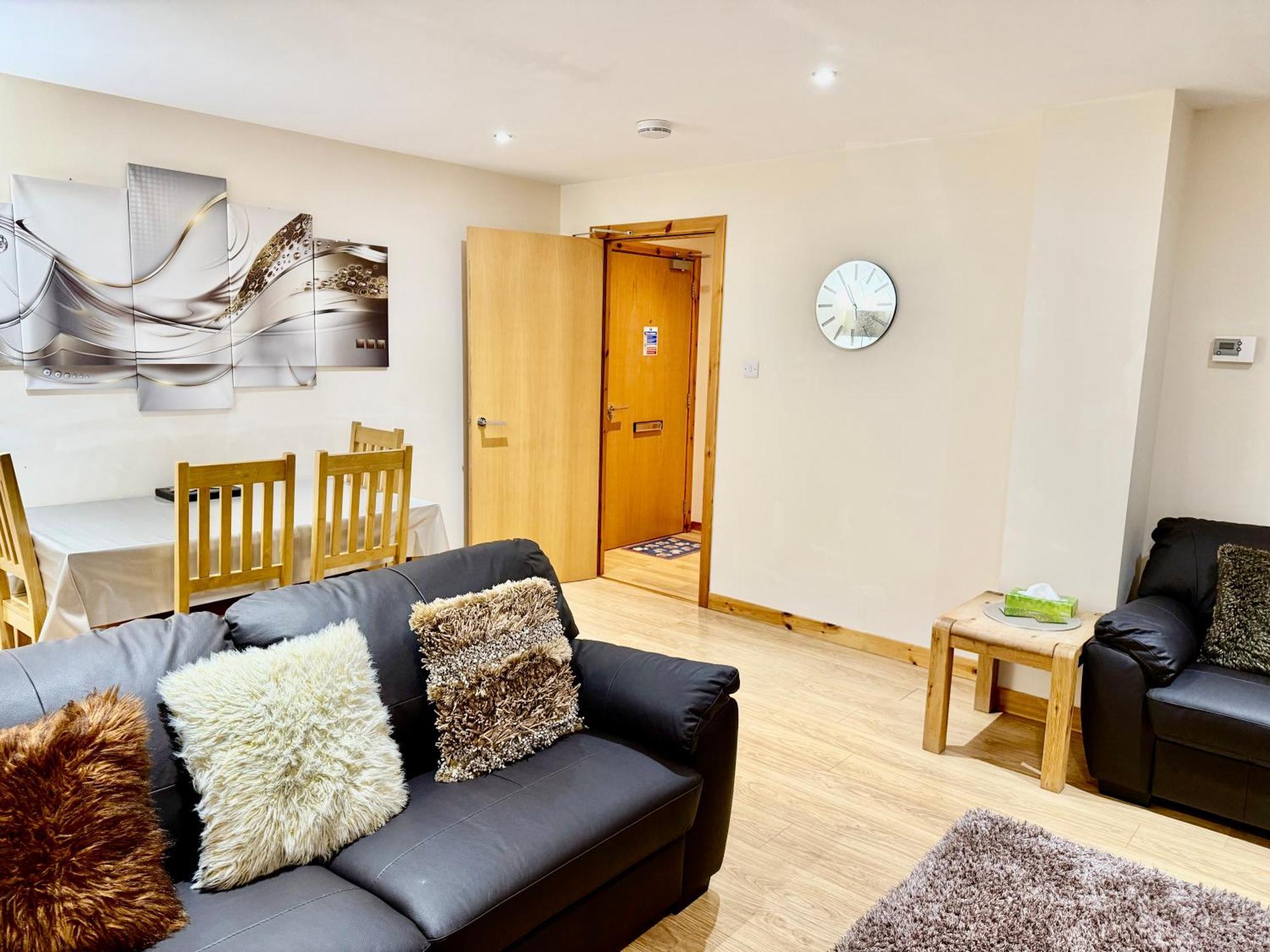 Azim And Suzi'S City Centre Apartment 인버네스 외부 사진