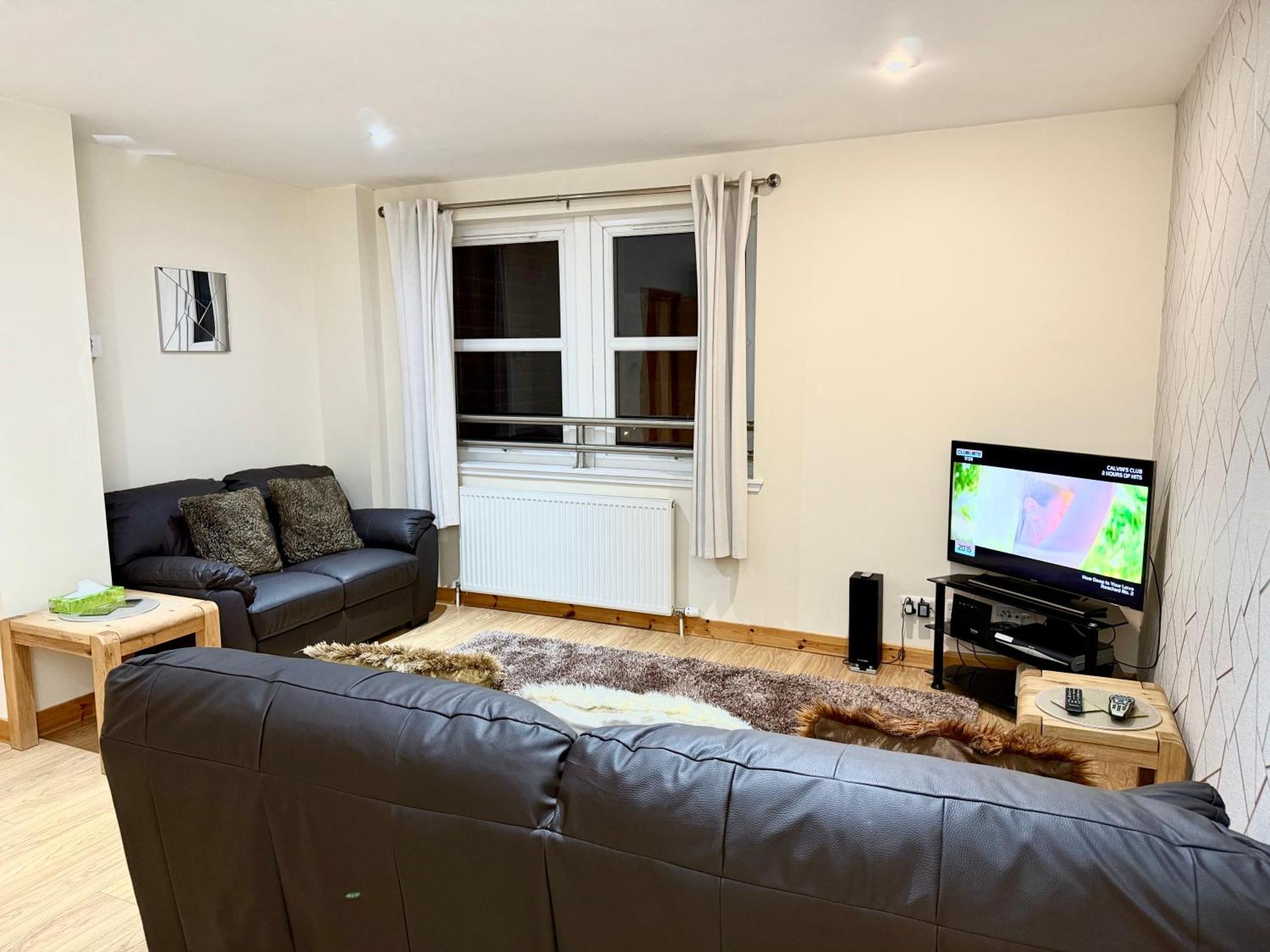 Azim And Suzi'S City Centre Apartment 인버네스 외부 사진