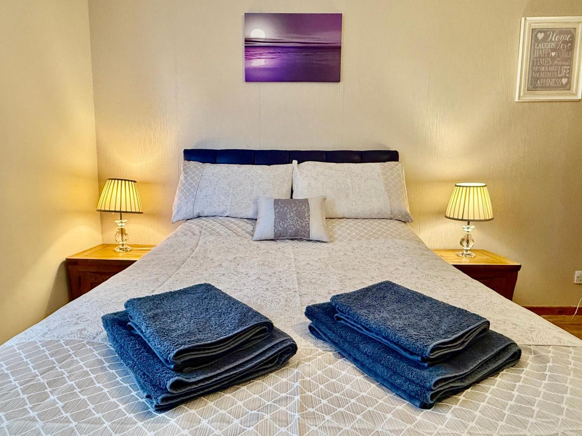 Azim And Suzi'S City Centre Apartment 인버네스 외부 사진