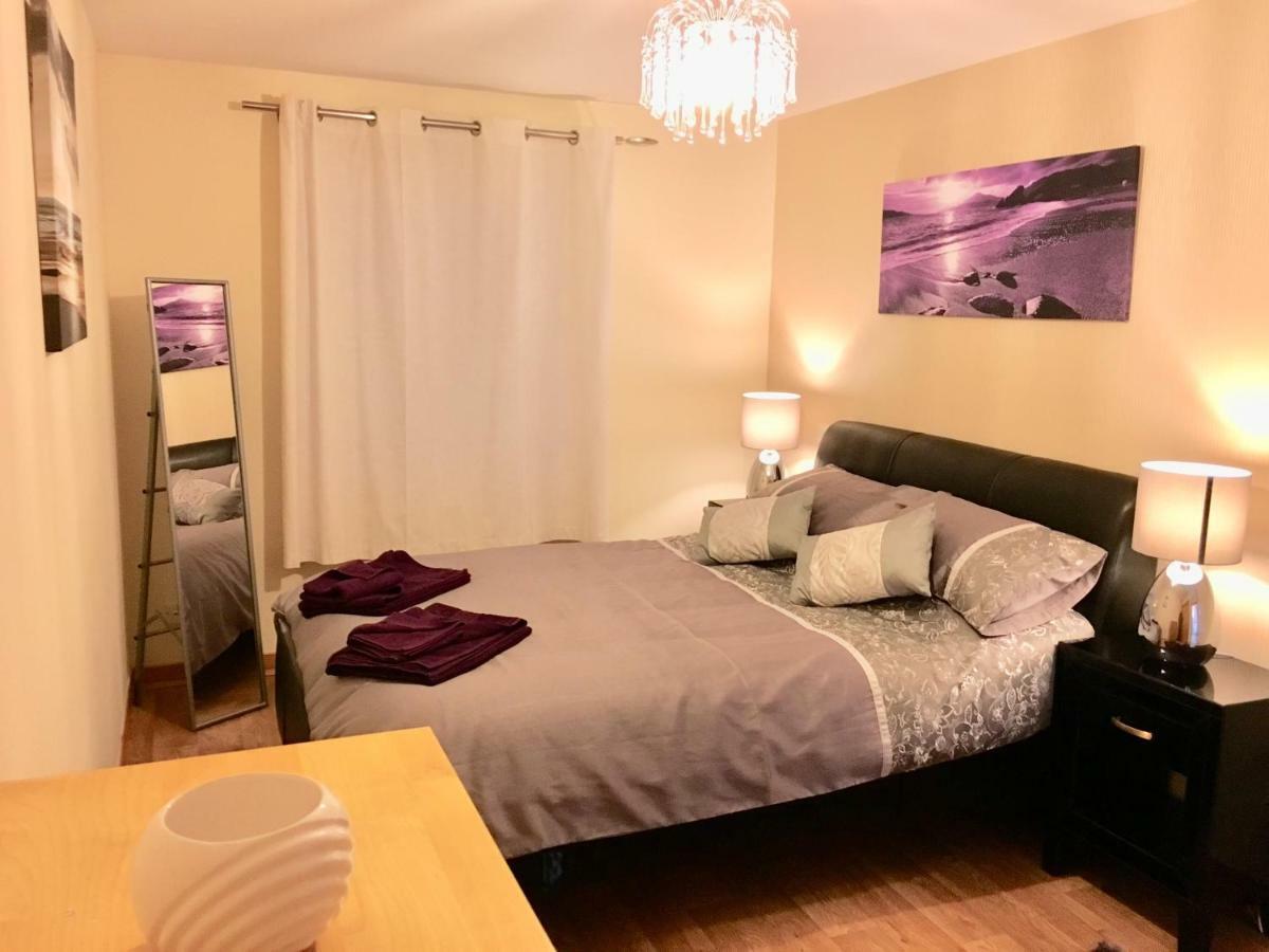 Azim And Suzi'S City Centre Apartment 인버네스 외부 사진