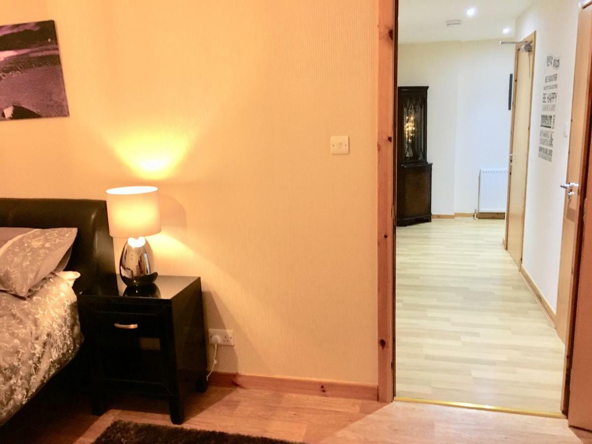 Azim And Suzi'S City Centre Apartment 인버네스 외부 사진