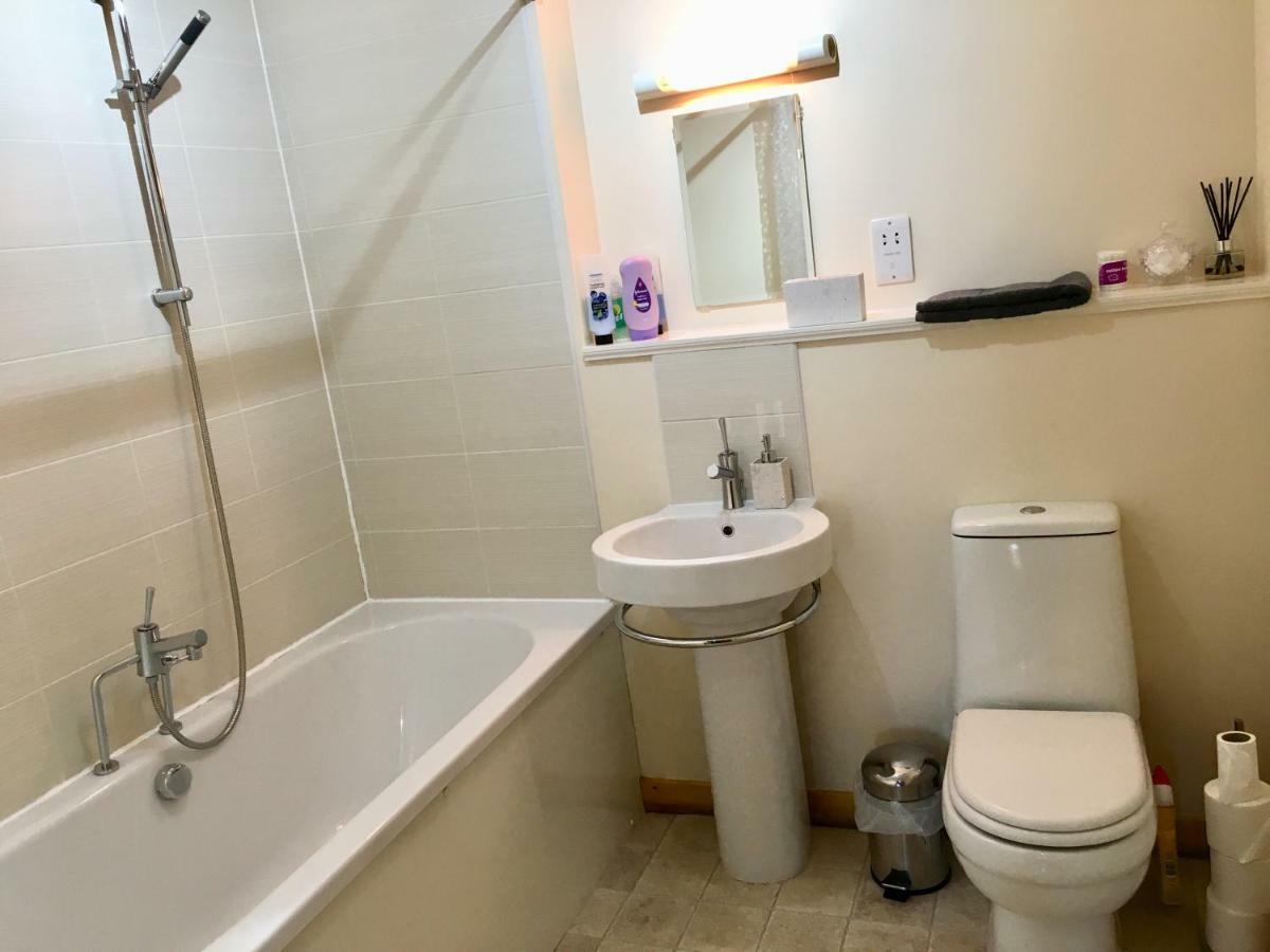 Azim And Suzi'S City Centre Apartment 인버네스 외부 사진