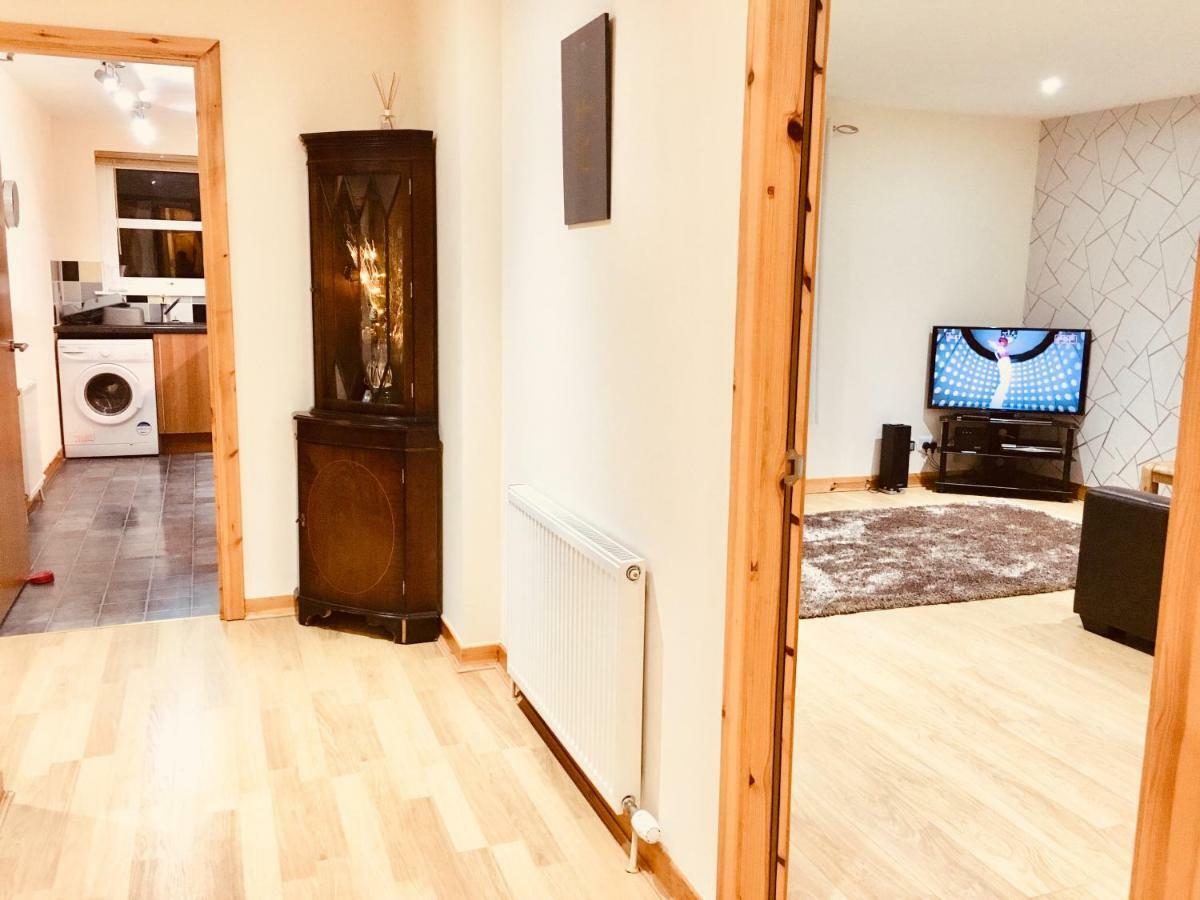 Azim And Suzi'S City Centre Apartment 인버네스 외부 사진